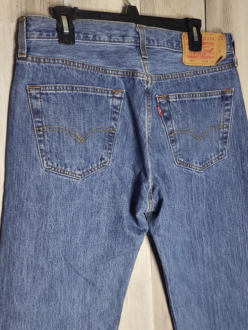 Levi's 501 Original Fit Jeans Mens 34x30 Button Fly Straight Leg Medium Wash